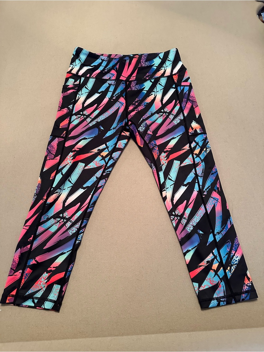 Women’s CVG multicolor capri leggings